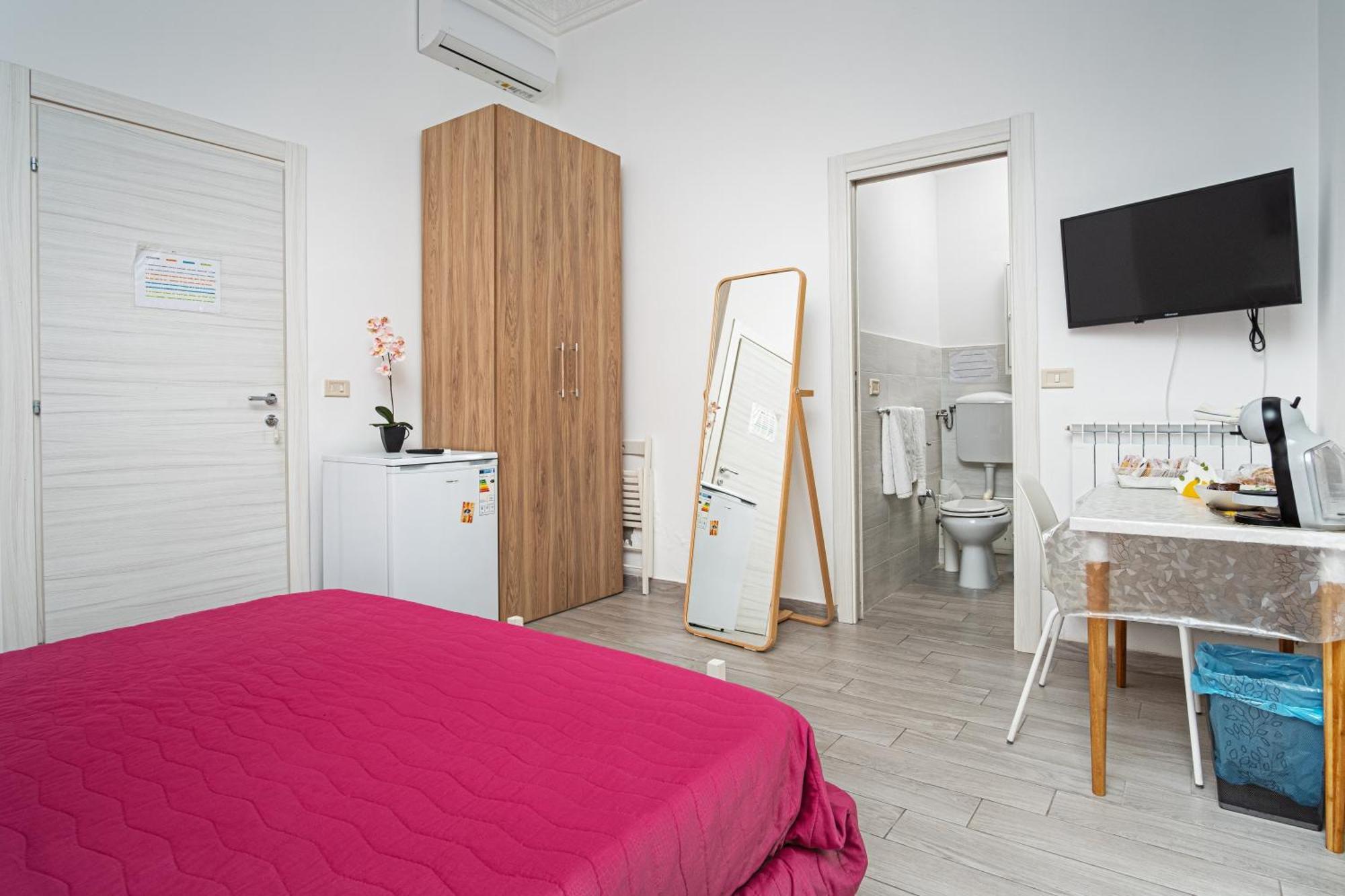 Garden House: And For Holidays Couette-café Palerme