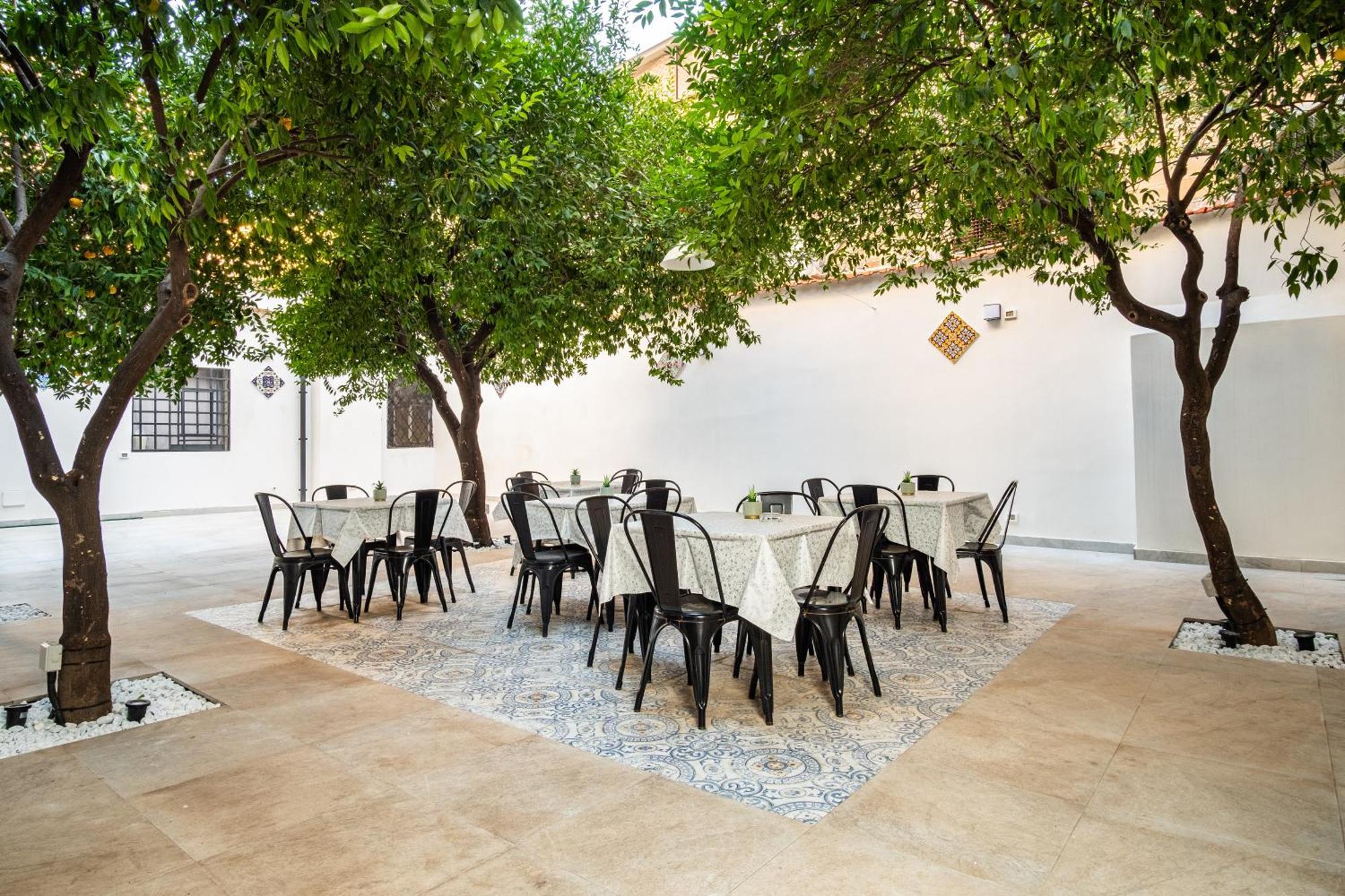 Couette-café Garden House: And For Holidays